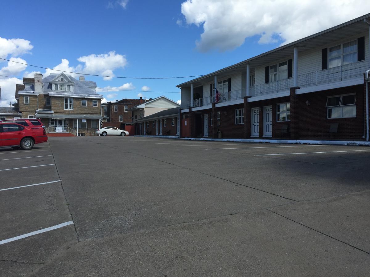 Colonial Hotel-Motel Buckhannon 外观 照片
