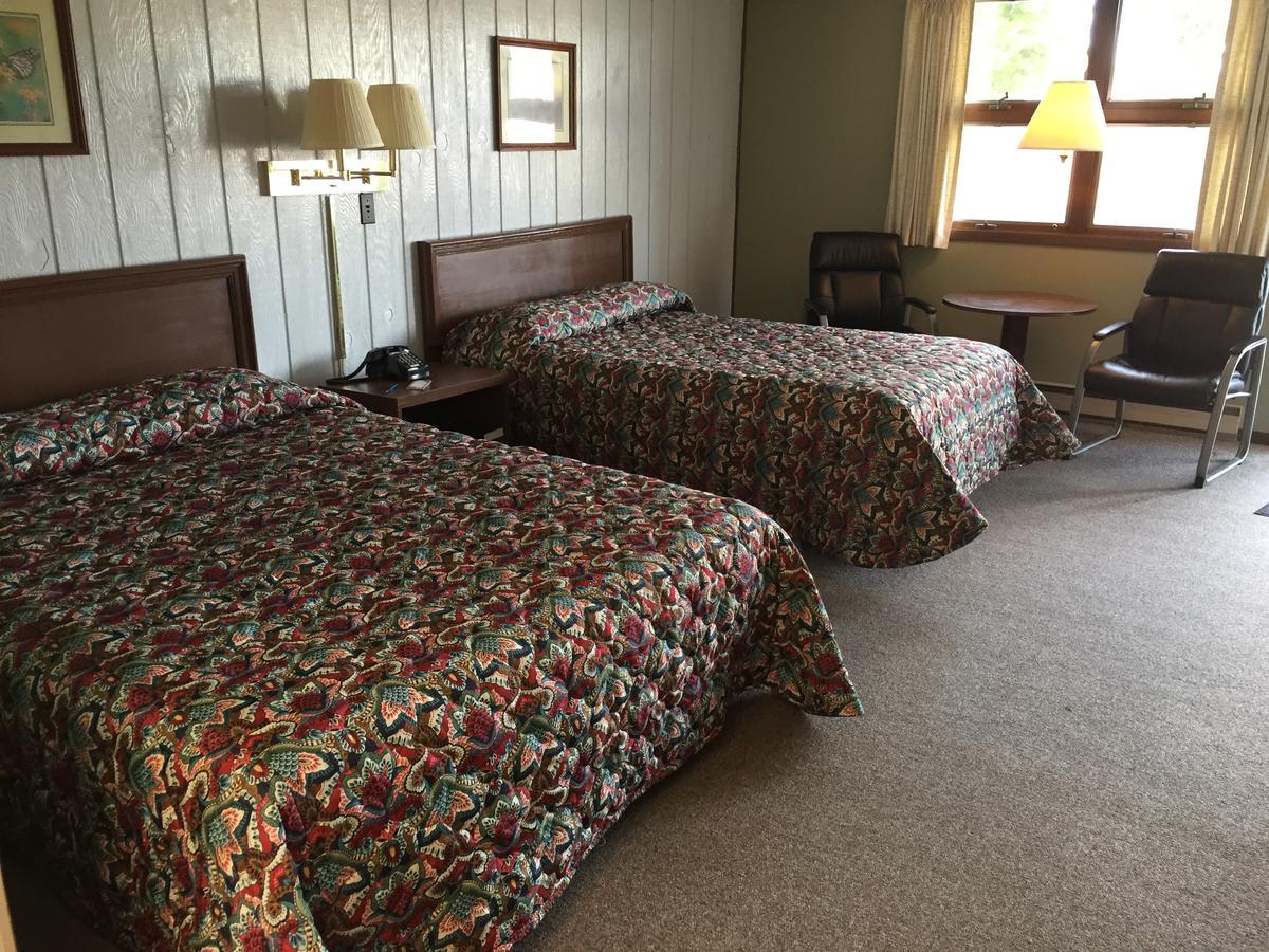 Colonial Hotel-Motel Buckhannon 外观 照片