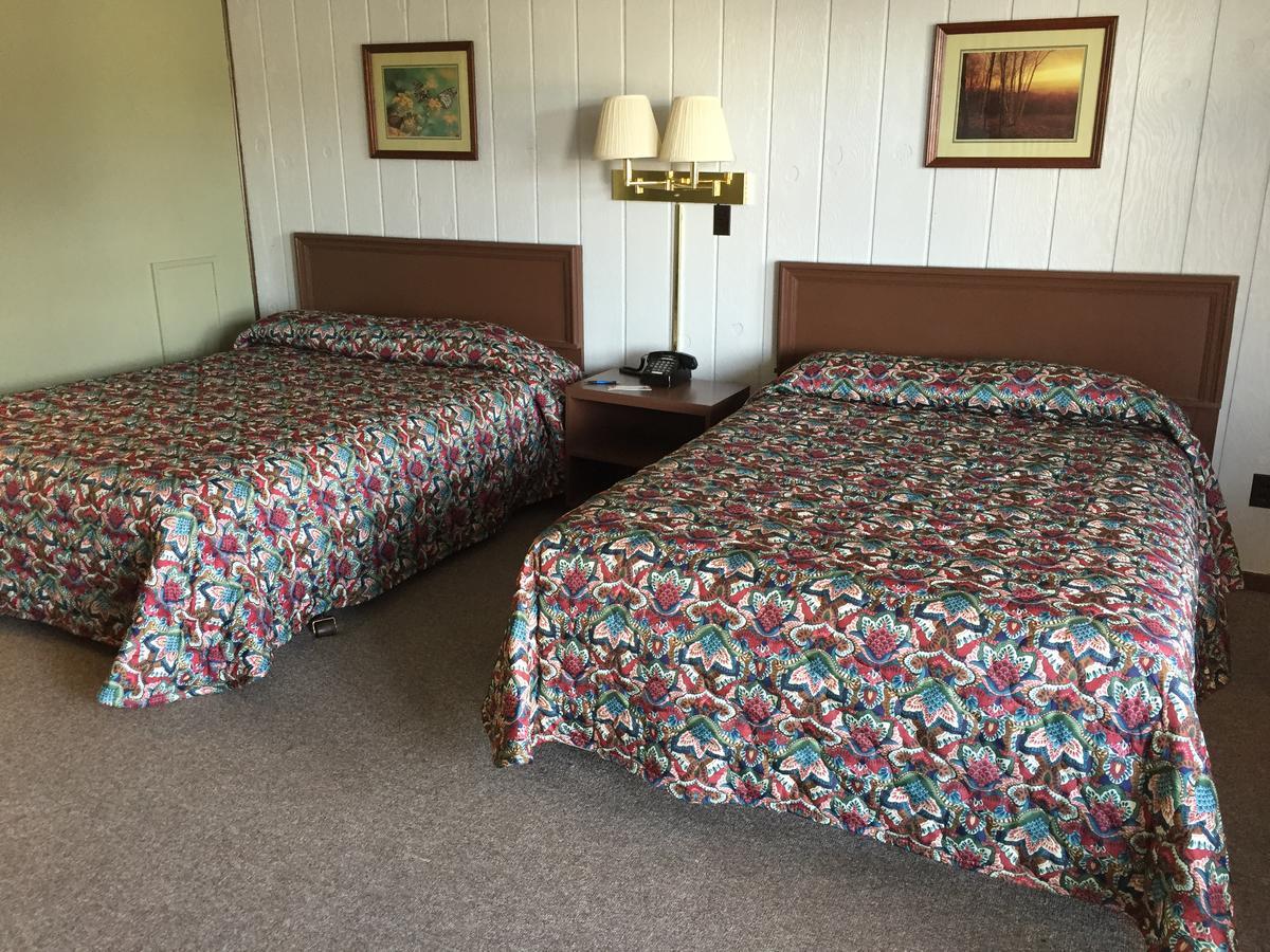 Colonial Hotel-Motel Buckhannon 外观 照片